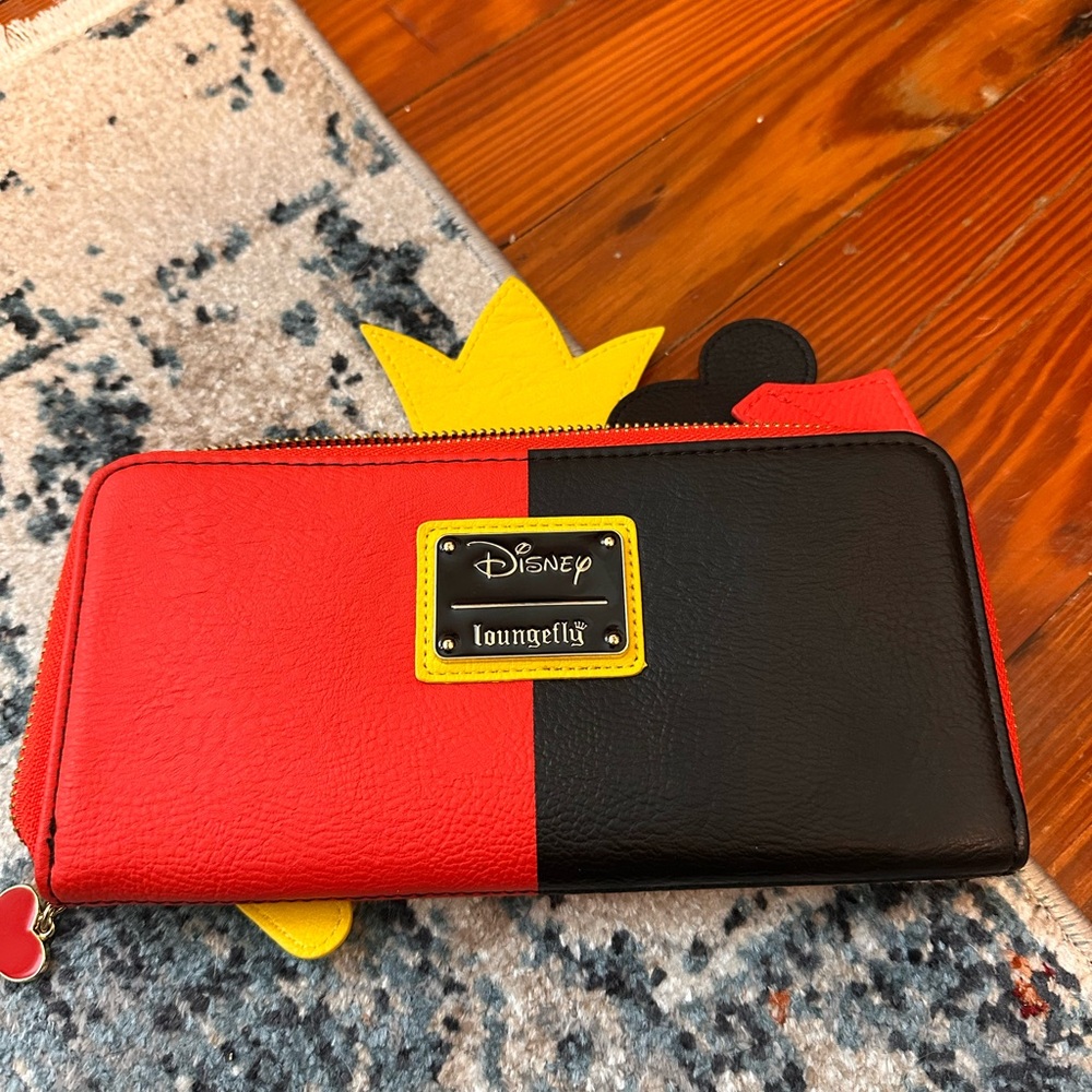 Queen of Hearts Loungefly backpack and wallet set - Picture 10 of 10